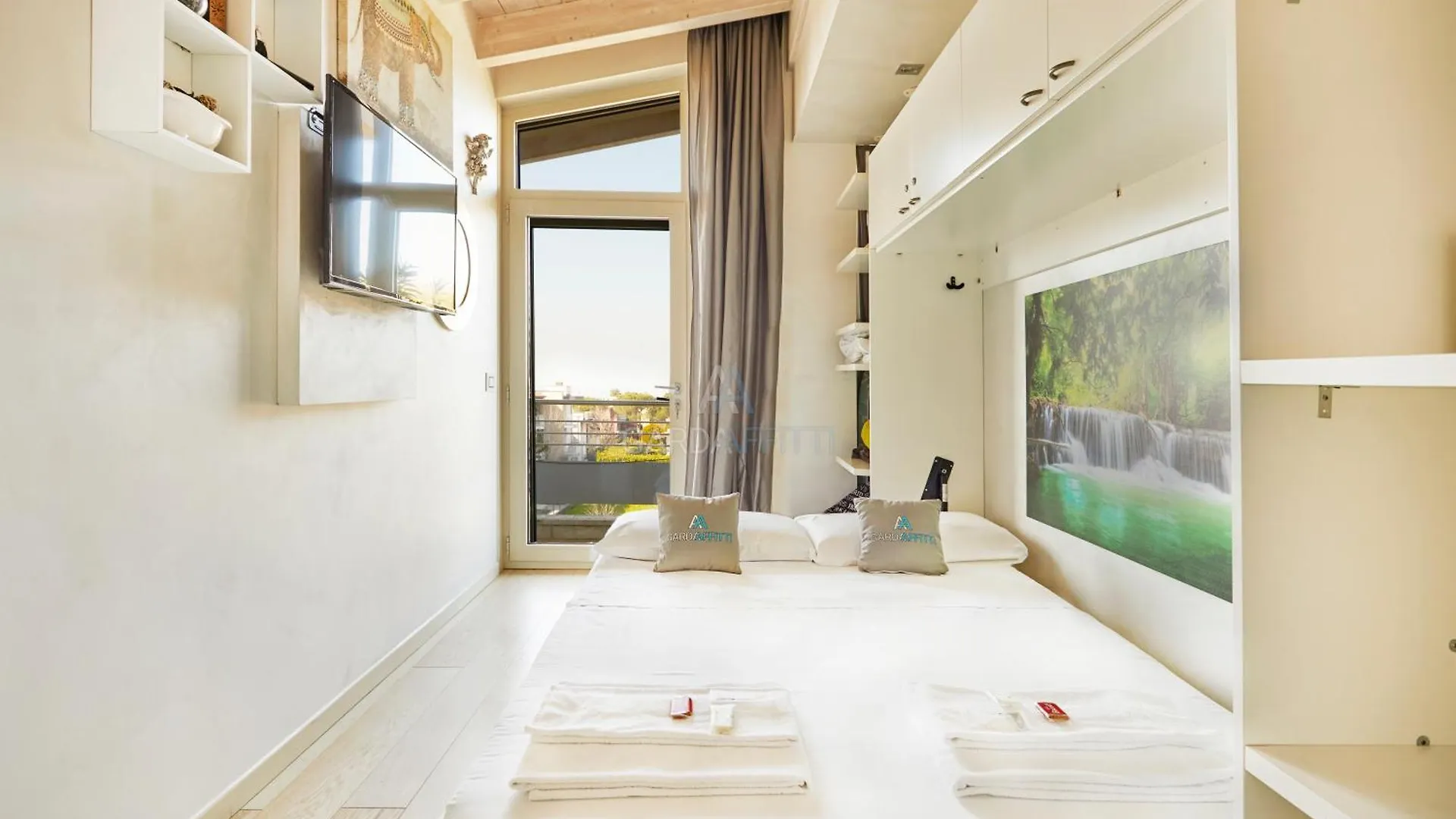 King Loft - Attico Vista Lago Sirmione 0*,  Olaszország